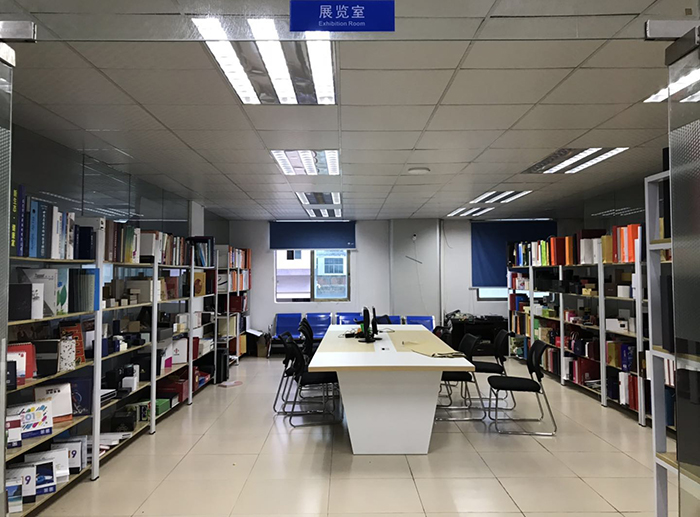 工廠紙質(zhì)文件夾和禮品袋展廳布置完成